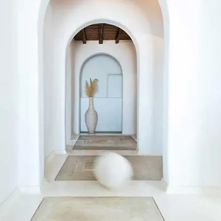 The One Mykonos Ξενοδοχείο 4*